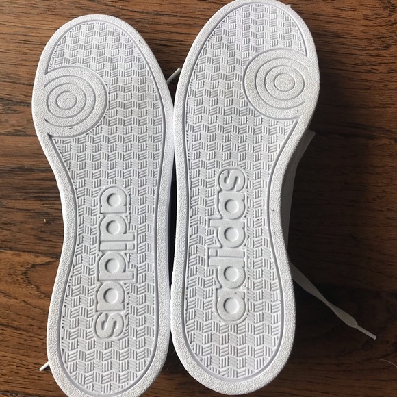 BRAND NEW Women’s White Adidas Sneakers - Picture 3 of 4